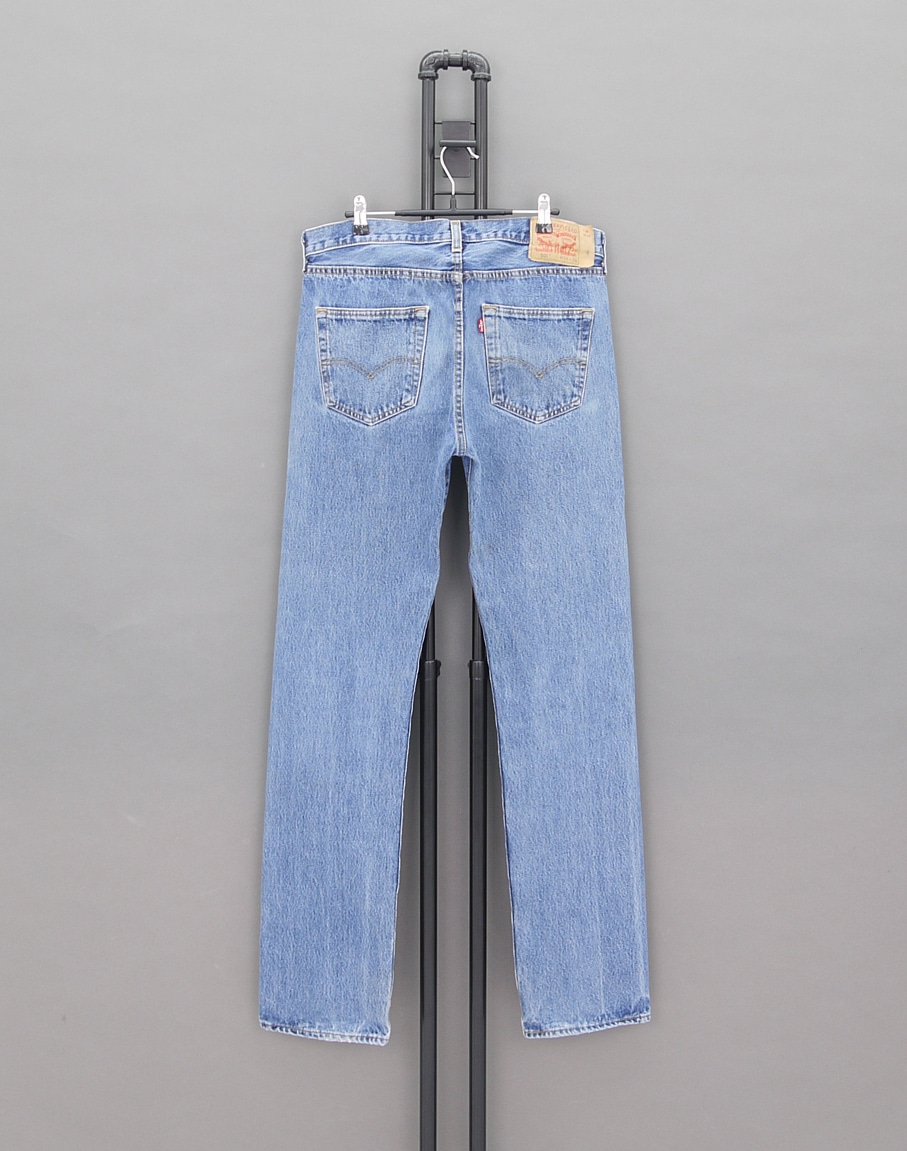Levi&#039;s 501-0194 StoneWashed Regular Fit Jeans