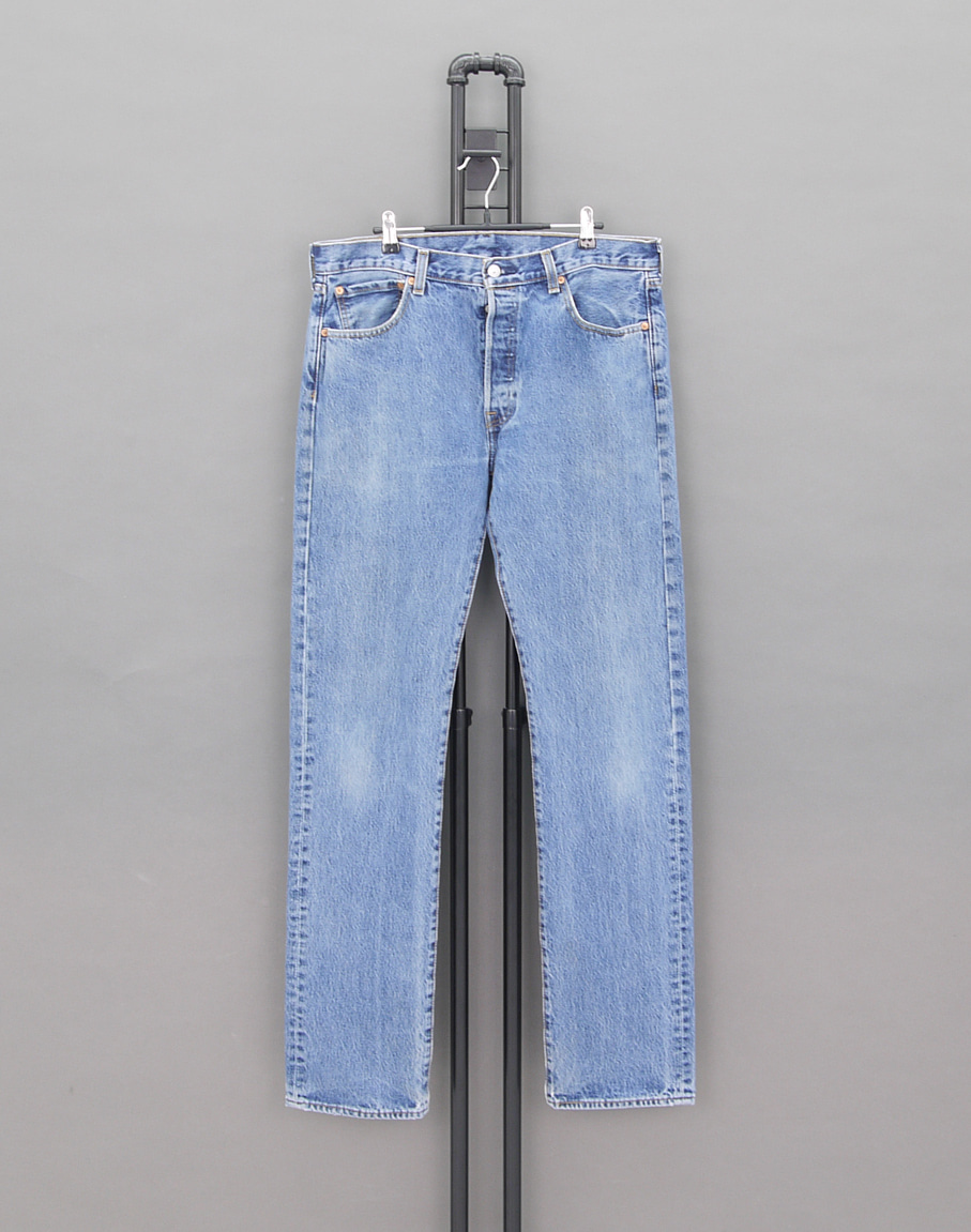 Levi&#039;s 501-0194 StoneWashed Regular Fit Jeans