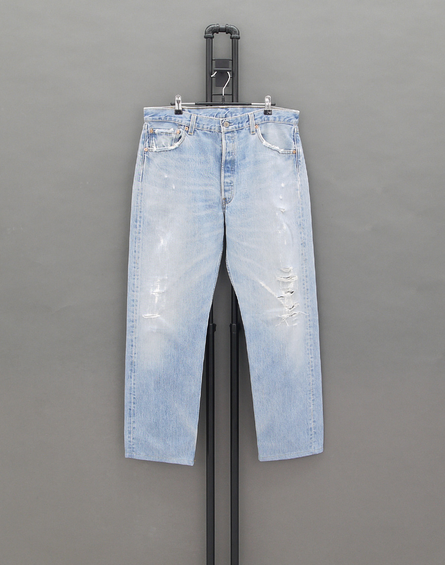 Levi&#039;s 00&#039;s 501 Destroyed Jeans