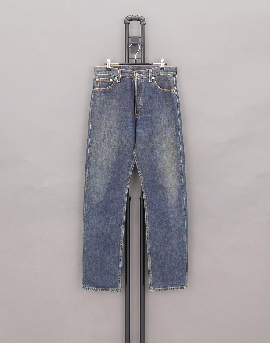 Levi&#039;s 00&#039;s 501 Regular Fit Jeans