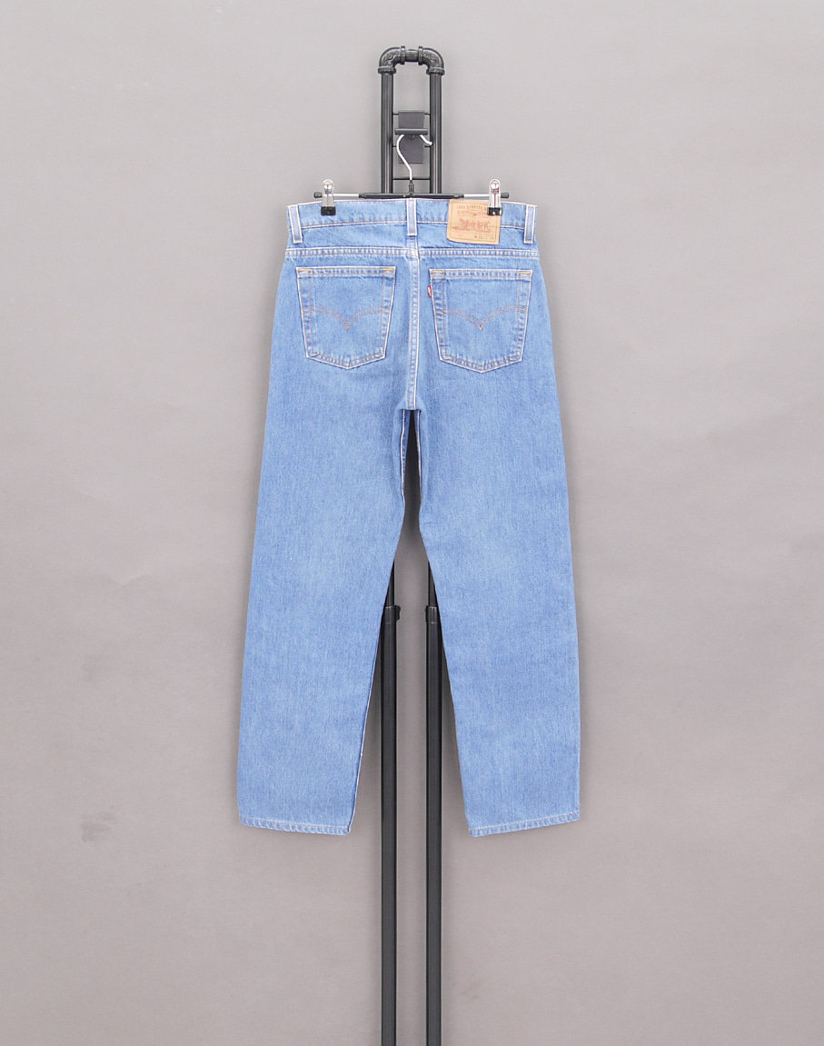 Levi&#039;s 90&#039;s 505 Regular Straight Fit Jeans